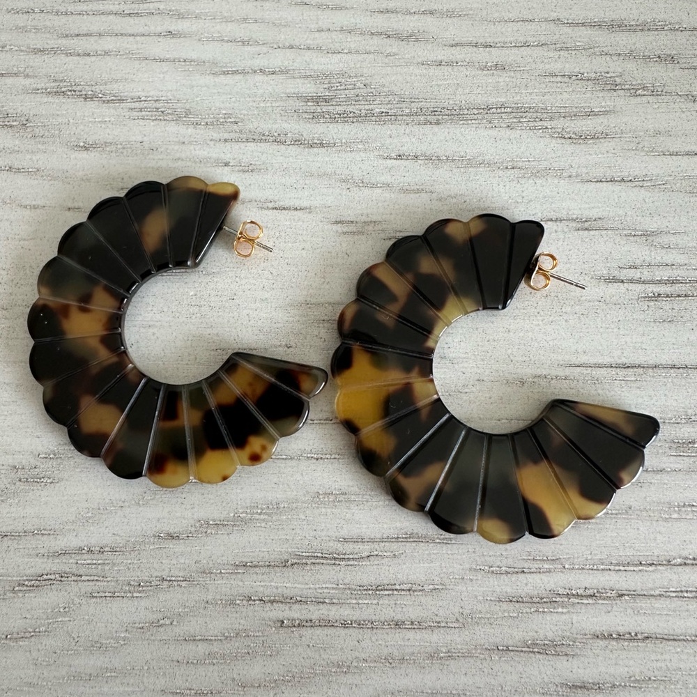 NEW | Sézane Sandy Earrings in Tortoiseshell - Picture 7 of 13